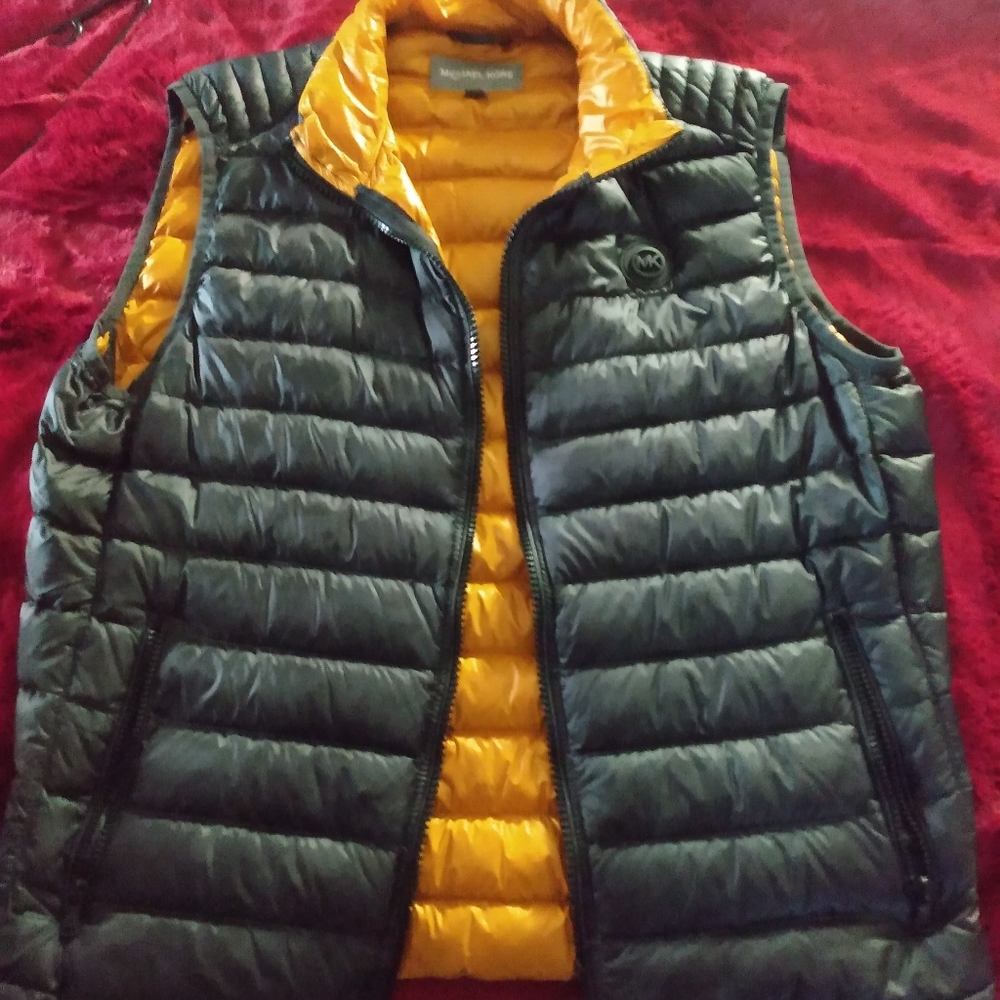 Micheal kors puffy vest